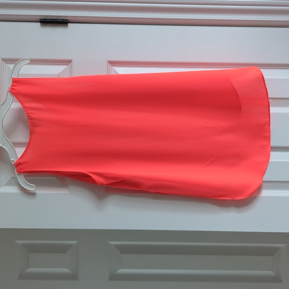 Express Sleeveless Top - Picture 5 of 9